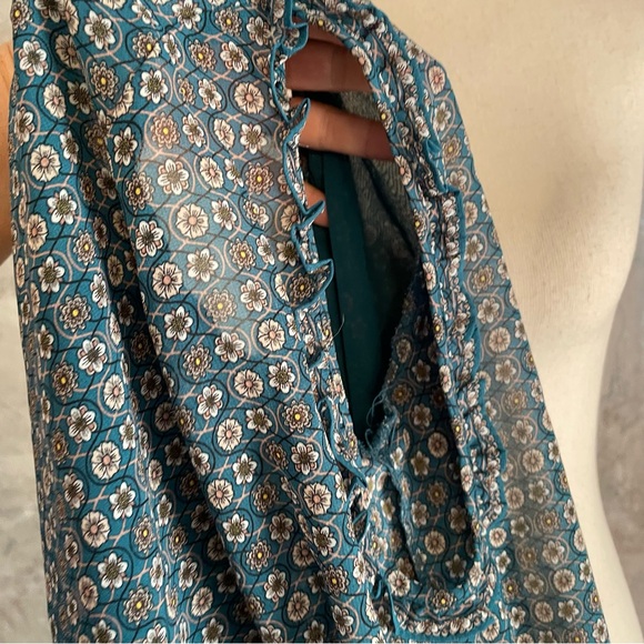 Max Studio Floral Georgette Cold Shoulder Top - Picture 7 of 8